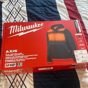 Milwaukee men’s M12 heated axis hooded jacket kit Large